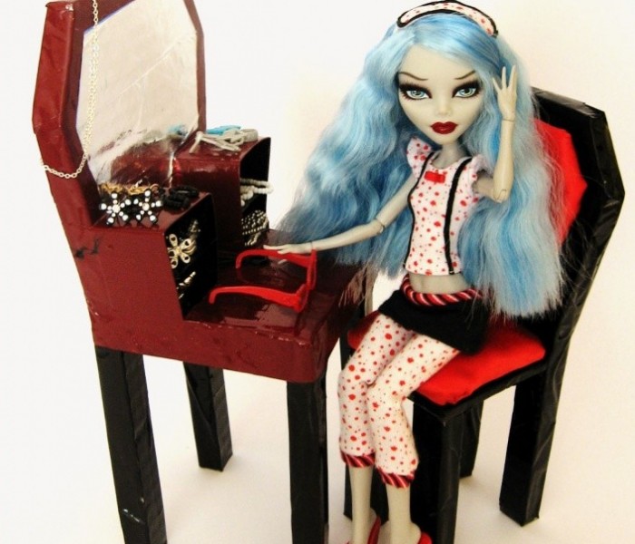 Туалетный столик для кукол Monster High