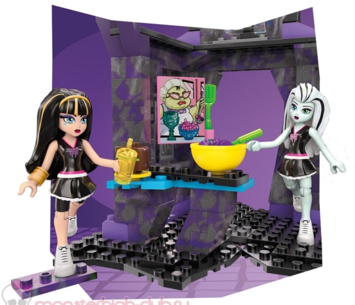 Промо-фото плейсета Mega Bloks Monster High Creepateria Building Set с Клео де Нил и Френки Штейн