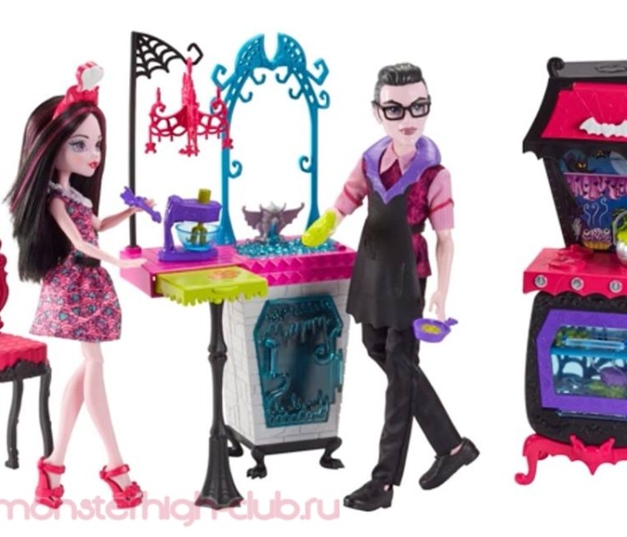 Промо-фото плейсета Monster Family Kitchen Playset с куклами Дракулы и Дракулауры